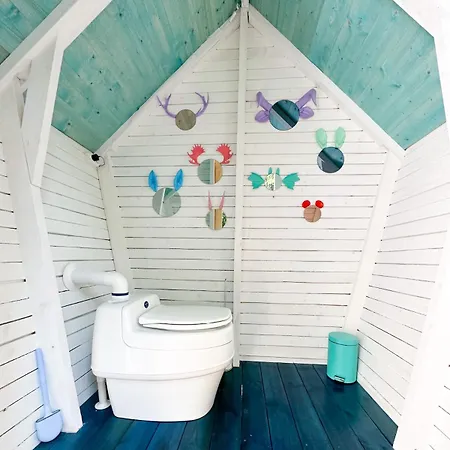 Farm stay Hanging Treehouse