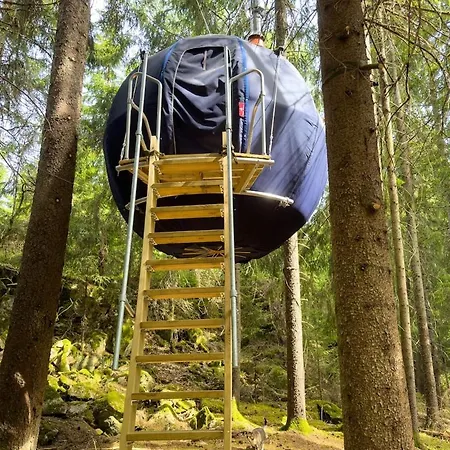 Hanging Treehouse